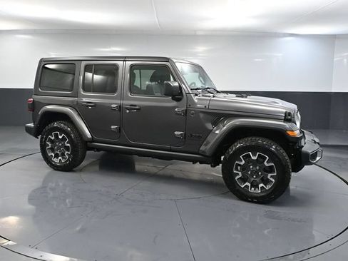 Used 2025 Jeep Wrangler Unlimited Sahara w/ Technology Group AWD/4WD image 4