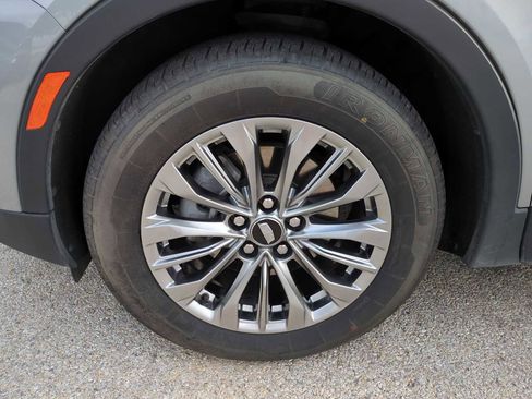 Used 2025 Cadillac XT4 Premium Luxury image 33