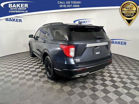 Used 2022 Ford Explorer XLT w/ Equipment Group 202A image 7