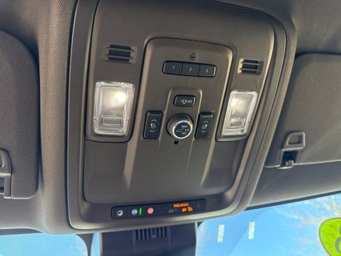 Used 2023 Chevrolet Suburban LT w/ Luxury Package image 28