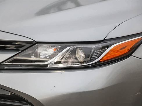 Used 2020 Toyota Camry LE image 7