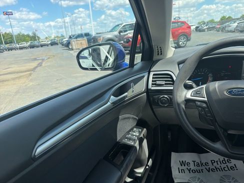 Used 2015 Ford Fusion SE FWD image 15