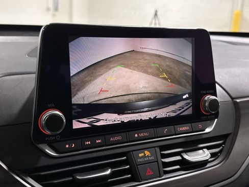 Used 2024 Nissan Altima 2.5 SV FWD image 15