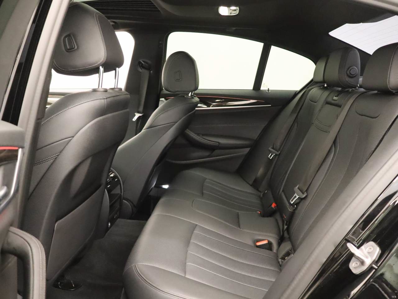 Used 2021 BMW 530i w/ Convenience Package RWD image 16