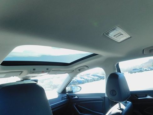 Used 2024 Volkswagen Jetta SE image 23