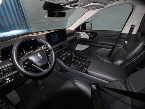 New 2026 Lincoln Aviator Reserve AWD/4WD image 2