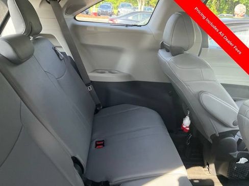 Used 2023 Toyota Sienna Limited FWD image 5