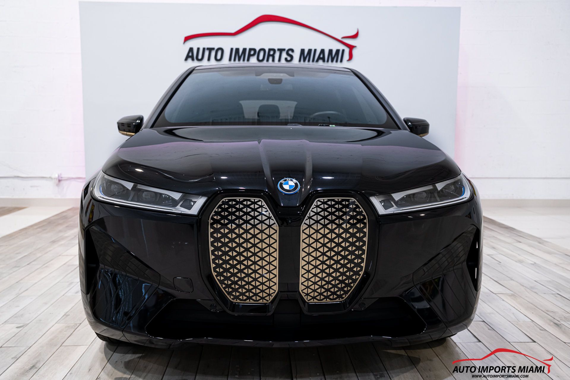 Used 2024 BMW iX xDrive50 w/ Sport Package AWD/4WD image 31
