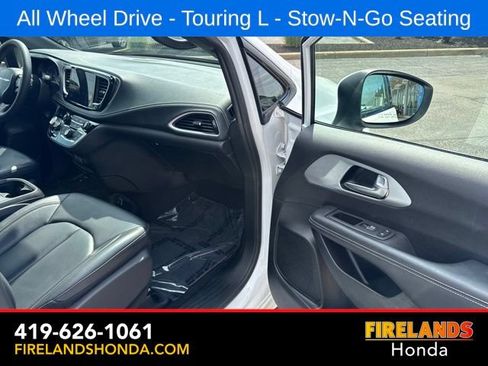Used 2023 Chrysler Pacifica Touring-L w/ S Appearance Package AWD/4WD image 44
