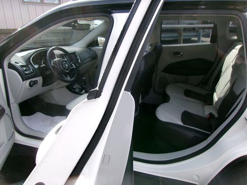 Used 2020 Jeep Compass Limited image 12