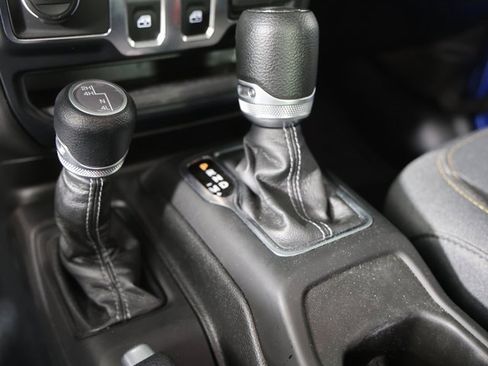 Used 2024 Jeep Wrangler Sport S image 12