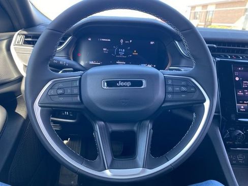 New 2025 Jeep Grand Cherokee L Laredo image 23