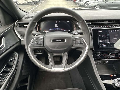 Certified 2023 Jeep Grand Cherokee L Laredo image 15