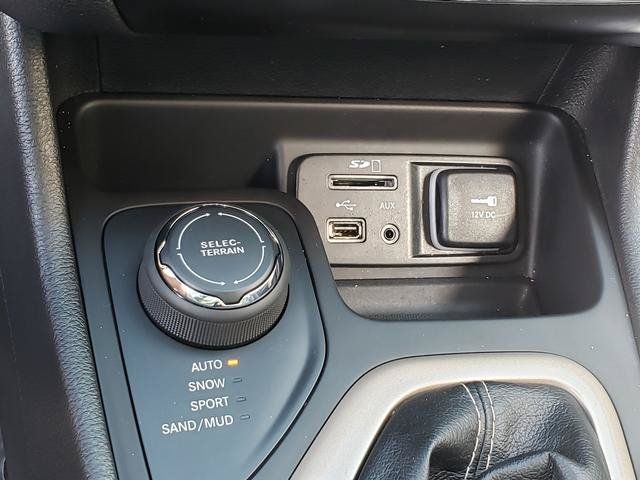 Used 2017 Jeep Cherokee Limited AWD/4WD image 24