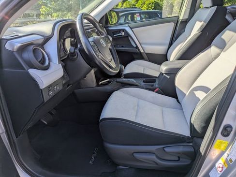 Used 2018 Toyota RAV4 XLE FWD image 22