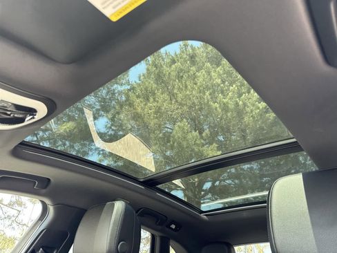 Used 2022 Porsche Macan image 8