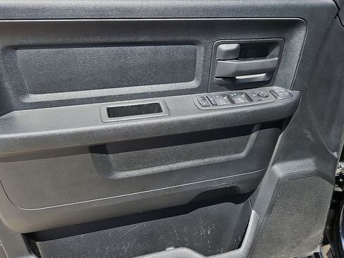 Used 2024 RAM 2500 Tradesman w/ Chrome Appearance Group AWD/4WD image 19