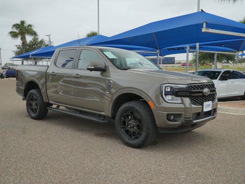 Used 2025 Ford Ranger Lariat w/ Black Appearance Package AWD/4WD image 3