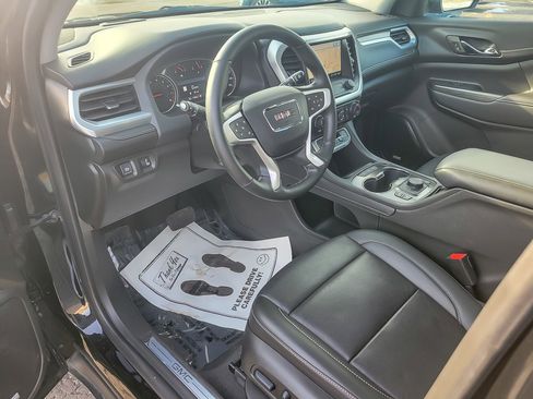 Used 2023 GMC Acadia SLT w/ Elevation Edition image 9