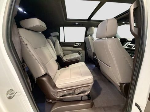 Used 2022 GMC Yukon XL SLT w/ SLT Premium Package AWD/4WD image 26