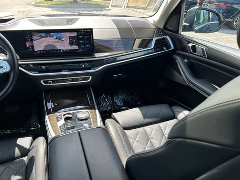 Used 2024 BMW X7 xDrive40i AWD/4WD image 11