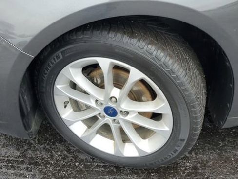 Used 2020 Ford Fusion SE image 3