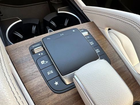 Used 2022 Mercedes-Benz GLE 350 4MATIC image 24