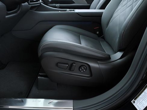 Used 2024 VinFast VF 9 Plus image 18