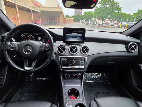 Used 2019 Mercedes-Benz GLA 250 4MATIC image 16
