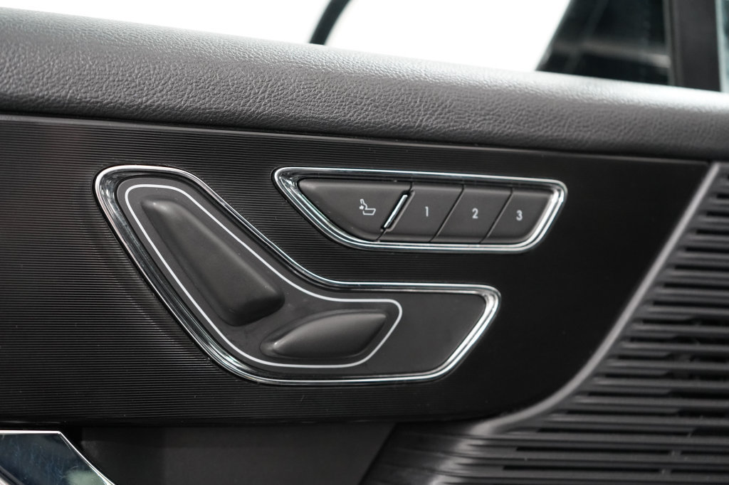 Used 2020 Lincoln Corsair AWD image 14