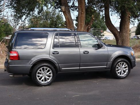 Used 2015 Ford Expedition Limited w/ Equipment Group 301A AWD/4WD image 4