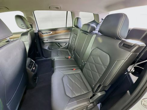 Used 2025 Volkswagen Atlas SE image 26