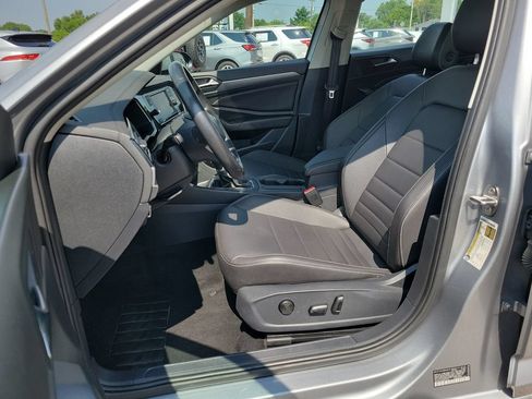 Used 2024 Volkswagen Jetta SE FWD image 16