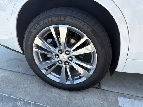 Used 2023 Cadillac XT6 Premium Luxury w/ Technology Package FWD image 3