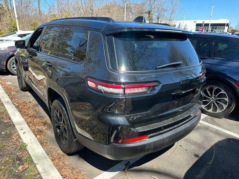 Used 2024 Jeep Grand Cherokee L Laredo image 3