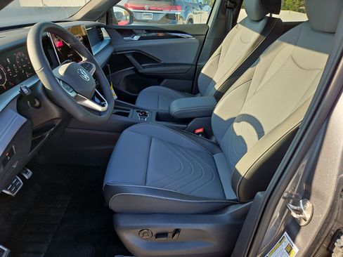 New 2026 Volkswagen Tiguan SE R-Line AWD/4WD image 13