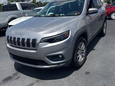 Used 2019 Jeep Cherokee Latitude w/ Cold Weather Group AWD/4WD image 2