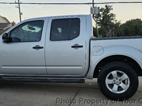 Used 2012 Nissan Frontier SV RWD image 19