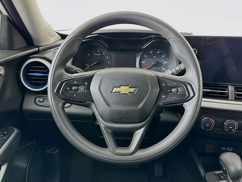 Used 2024 Chevrolet Trax LS FWD image 17