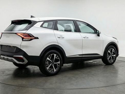 Used 2025 Kia Sportage LX image 9