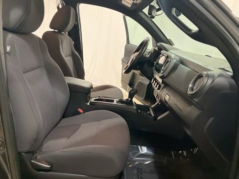 Used 2019 Toyota Tacoma TRD Off-Road w/ Technology Package image 23