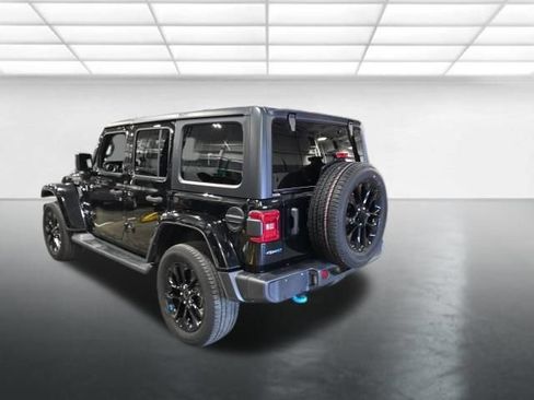Used 2023 Jeep Wrangler Unlimited Sahara w/ Cold Weather Group AWD/4WD image 7