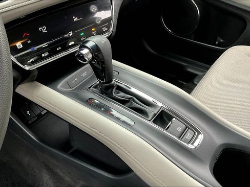 Used 2017 Honda HR-V EX image 17