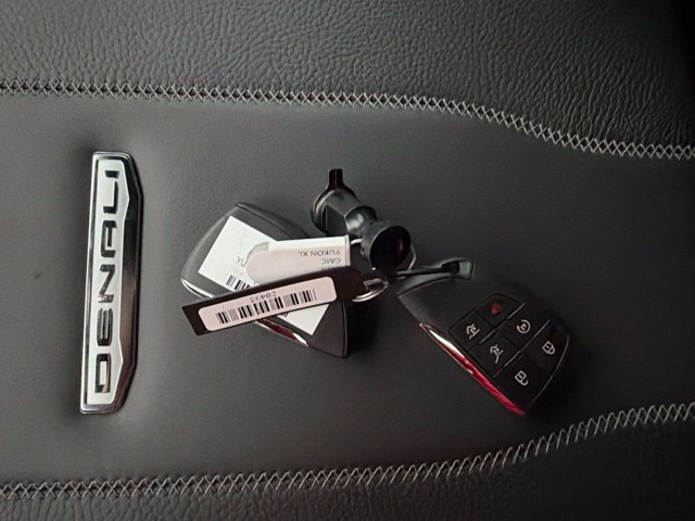 Used 2026 GMC Yukon XL Denali w/ Sun & Power Step Package AWD/4WD image 32