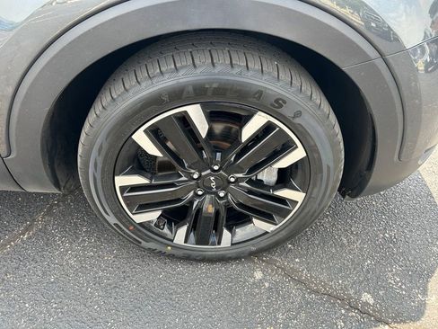 Used 2023 Kia Telluride SX AWD/4WD image 2