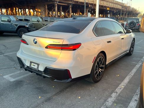 Used 2025 BMW 750e xDrive w/ Premium Package image 4