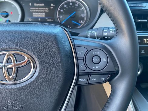 Used 2024 Toyota Venza XLE image 24