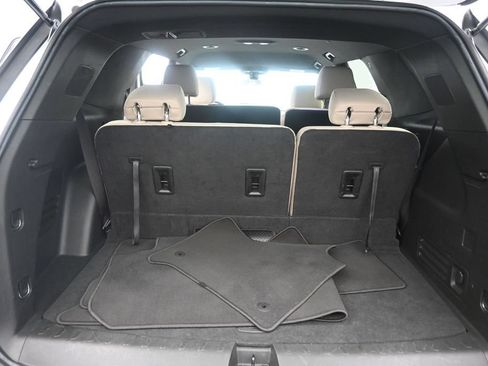 Used 2023 Chevrolet Traverse LS FWD image 18
