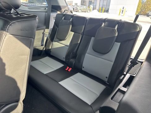 Used 2022 Ford Explorer XLT w/ Equipment Group 202A image 11