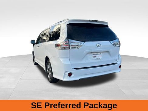 Used 2019 Toyota Sienna SE image 3